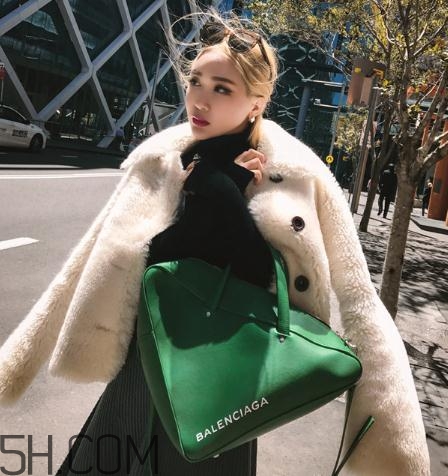 皮草粘了糖怎么處理？皮草粘了膠怎么清洗？