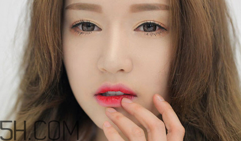 唇彩能當唇膏用嗎？冬天怎樣涂唇彩好？