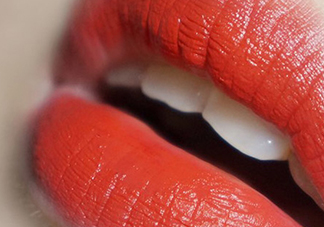 橘紅色口紅適合什么膚色？橘紅色口紅適合黃皮膚嗎？