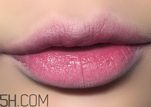 口紅到底應(yīng)該怎么涂？吻唇妝具體畫法