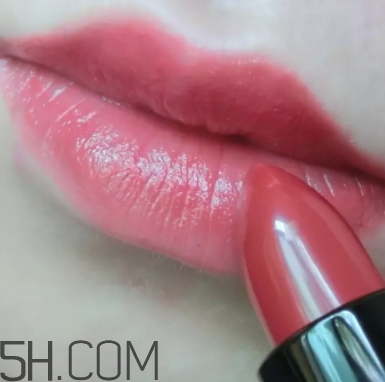 西瓜紅口紅適合什么膚色？西瓜紅口紅適合黃皮嗎？