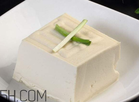 一塊豆腐怎么切成八塊 一塊豆腐只能切兩下怎么變八塊 一塊豆腐怎么切成八塊 一塊豆腐只能切兩下怎么變八塊