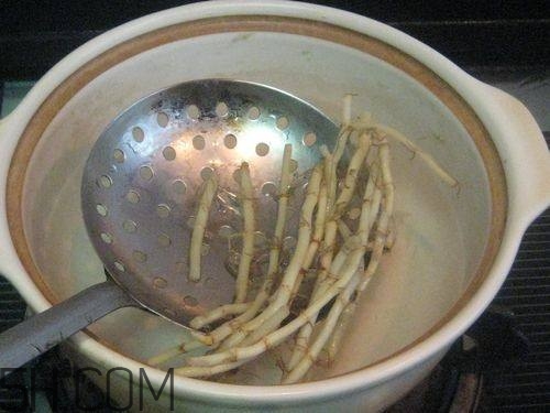 愛(ài)長(zhǎng)痘吃什么食物好？愛(ài)長(zhǎng)痘的食物禁忌有哪些？