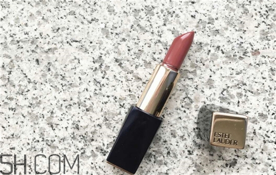 秋冬適合涂什么顏色的口紅？怎么涂口紅持久不掉色？