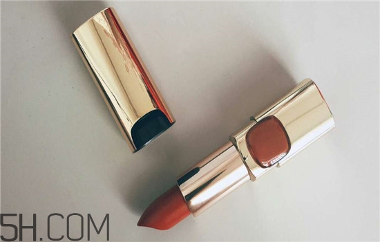 秋冬適合涂什么顏色的口紅？怎么涂口紅持久不掉色？