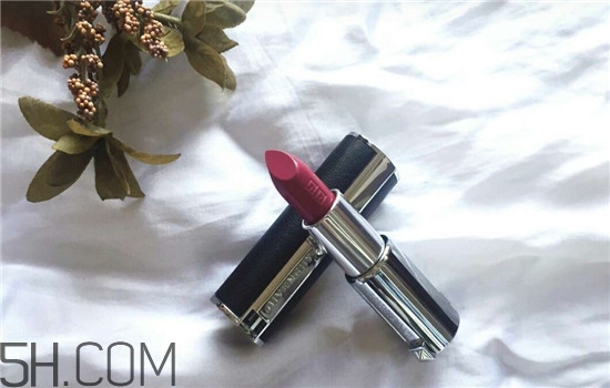 秋冬適合涂什么顏色的口紅？怎么涂口紅持久不掉色？