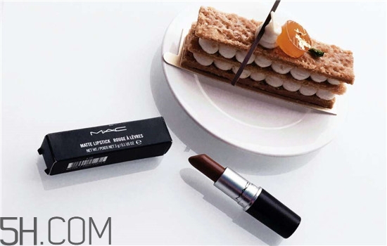 秋冬適合涂什么顏色的口紅？怎么涂口紅持久不掉色？