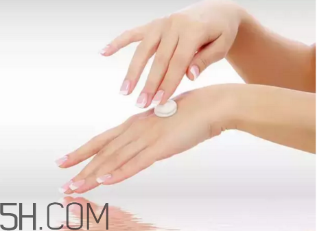 什么時候涂護(hù)手霜好？晚上怎么用護(hù)手霜好？