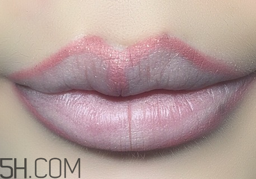 口紅到底應(yīng)該怎么涂？吻唇妝具體畫法