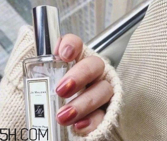 美甲涂什么顏色好看？2018冬天最美的韓式美甲