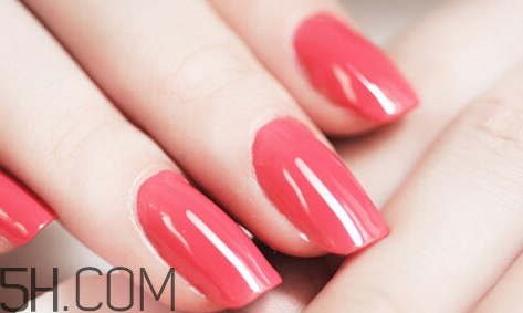 美甲什么顏色顯手白？日式美甲和普通美甲的區(qū)別