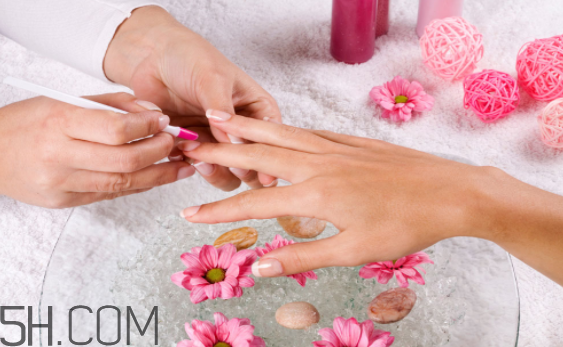 經(jīng)常做美甲好不好？淺色美甲款式推薦