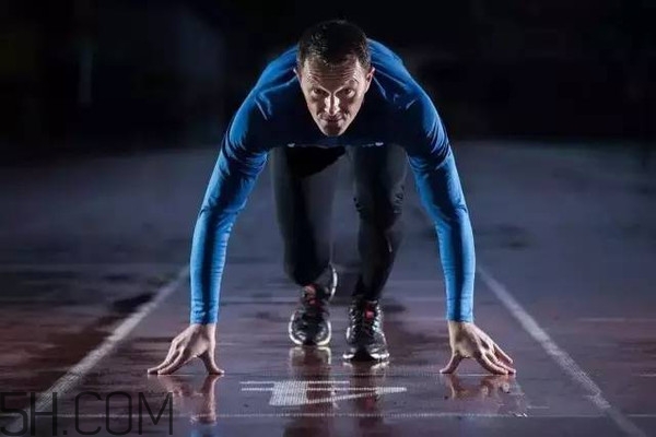 夜跑減肥的正確方法有哪些？冬天夜跑應(yīng)該怎么跑才能減肥？