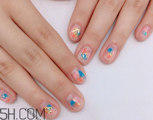 美甲什么顏色顯手白？日式美甲和普通美甲的區(qū)別