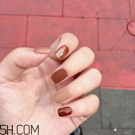 美甲涂什么顏色好看？2018冬天最美的韓式美甲