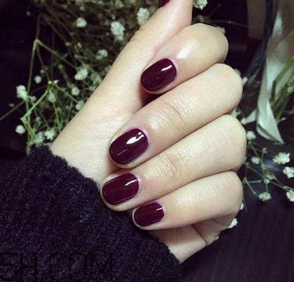 指甲軟是怎么回事？冬季美甲什么顏色好看？