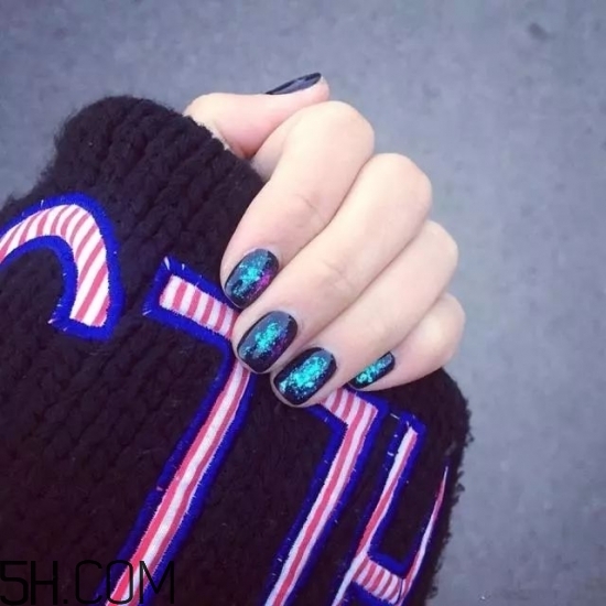 美甲涂什么顏色好看？2018冬天最美的韓式美甲