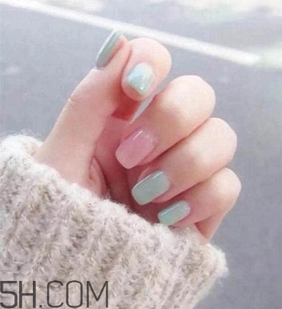 指甲軟是怎么回事？冬季美甲什么顏色好看？