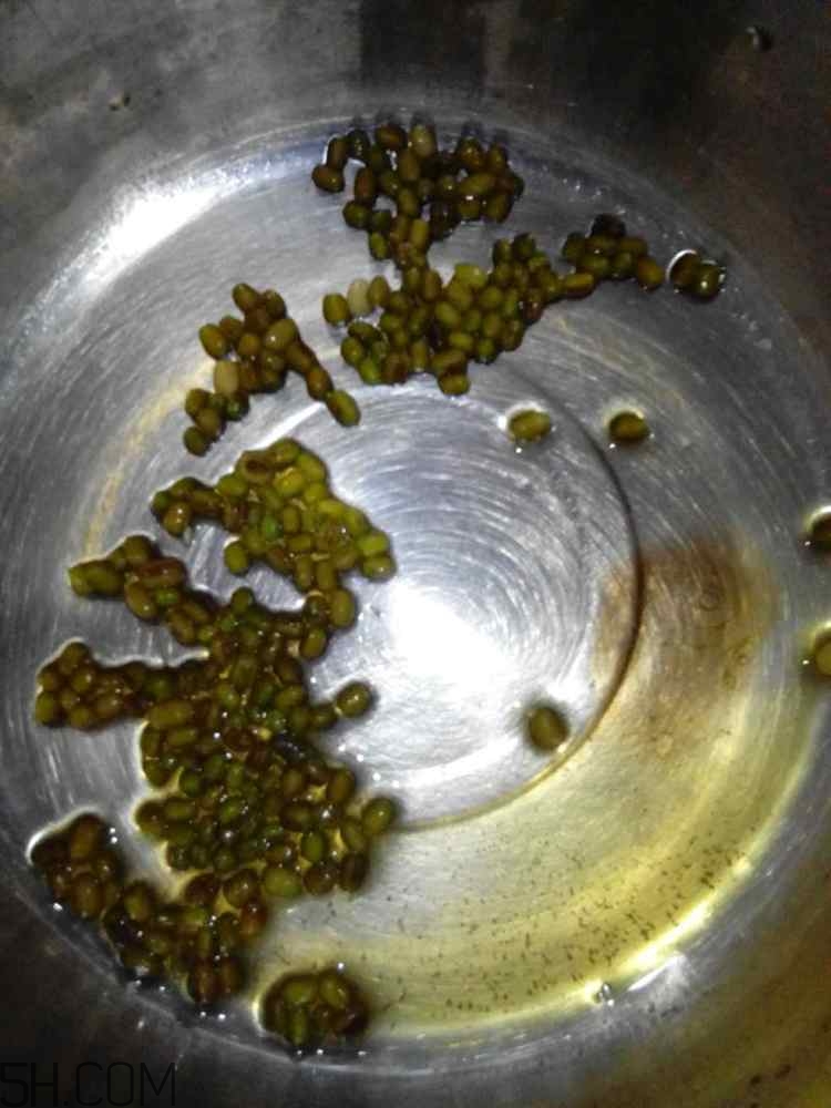 綠豆糕和香蕉能一起吃嗎？吃了綠豆糕還能吃香蕉嗎？