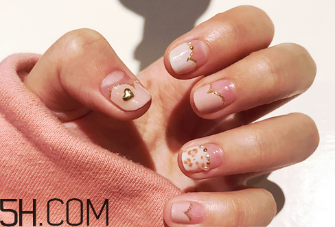 什么牌子指甲油好用？2018清新美甲圖片最新款