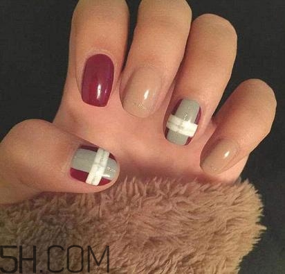 指甲軟是怎么回事？冬季美甲什么顏色好看？