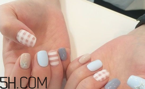 美甲涂什么顏色好看？2018冬天最美的韓式美甲