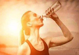 夜跑能喝水嗎？夜跑多久以后才能喝水？