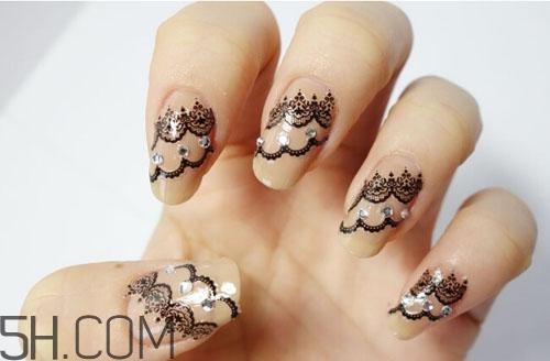 手指粗做什么美甲好看？蕾絲美甲怎么做教程圖解