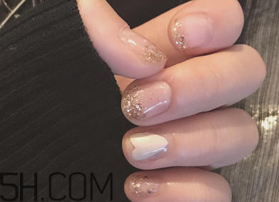 經(jīng)常做美甲好不好？淺色美甲款式推薦