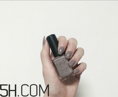 什么牌子指甲油好用？2018清新美甲圖片最新款