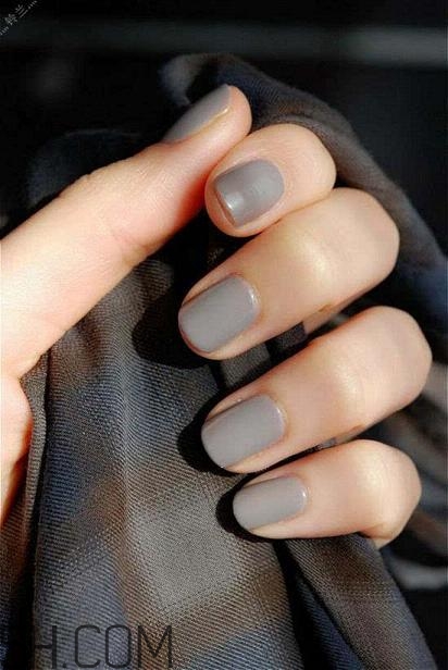 指甲軟是怎么回事？冬季美甲什么顏色好看？