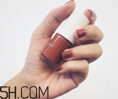 什么牌子指甲油好用？2018清新美甲圖片最新款