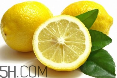 用檸檬水洗臉可以嗎？檸檬水洗臉的功效是什么呢？