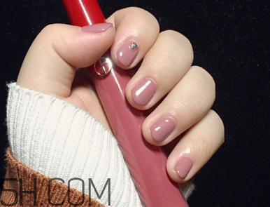 經(jīng)常做美甲好不好？淺色美甲款式推薦