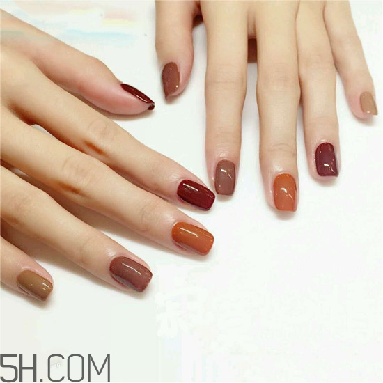 美甲店是怎么做指甲的？毛呢格子美甲教程圖解