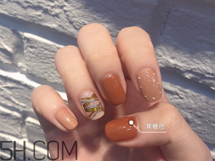 秋冬必備的焦糖色美甲圖片最新款 韓國(guó)最新秋冬美甲圖片