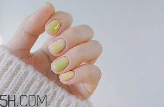 冬天美甲適合什么顏色？純色美甲跳色款式搭配圖