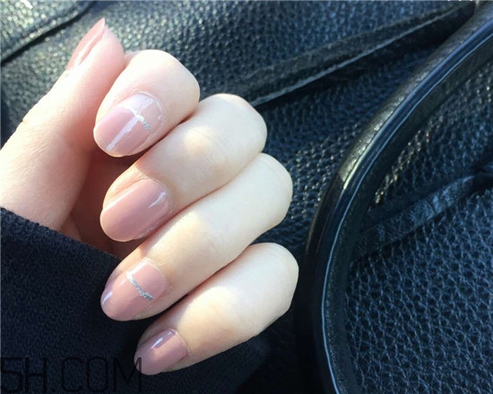 手指粗適合做什么美甲？美甲簡(jiǎn)單大方新款圖片