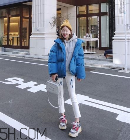 藍(lán)色棉襖配什么褲子？藍(lán)色棉服搭配褲子圖片