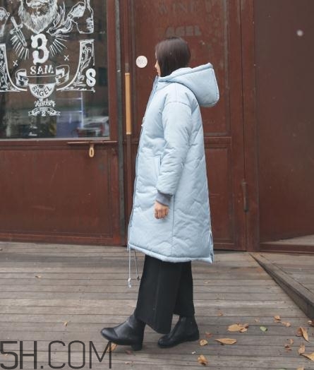 藍(lán)色棉襖配什么褲子？藍(lán)色棉服搭配褲子圖片