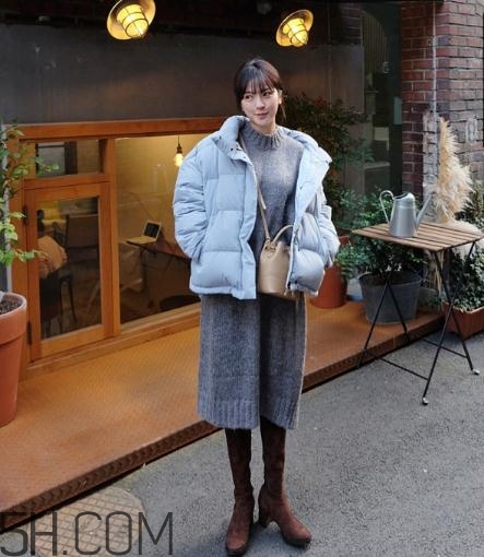 藍(lán)色棉襖配什么褲子？藍(lán)色棉服搭配褲子圖片