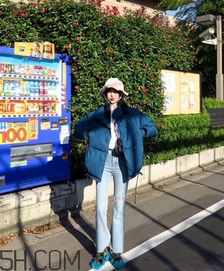 藍(lán)色棉襖配什么褲子？藍(lán)色棉服搭配褲子圖片