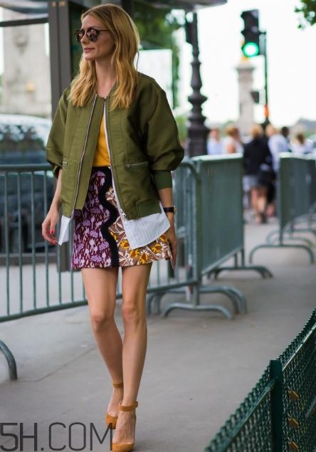 綠色飛行夾克怎么搭配？綠色飛行員夾克搭配女