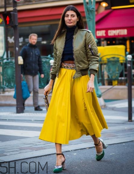 綠色飛行夾克怎么搭配？綠色飛行員夾克搭配女