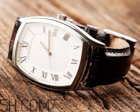 手表可以戴著睡覺嗎？防水手表能戴著洗澡嗎？