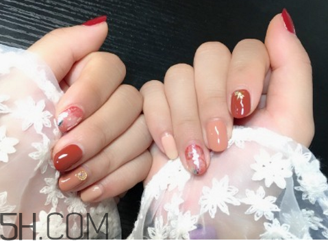 美甲店是怎么做指甲的？毛呢格子美甲教程圖解