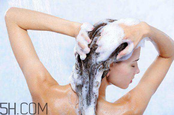 冷水洗頭頭痛怎么辦？冷水洗頭有什么危害？