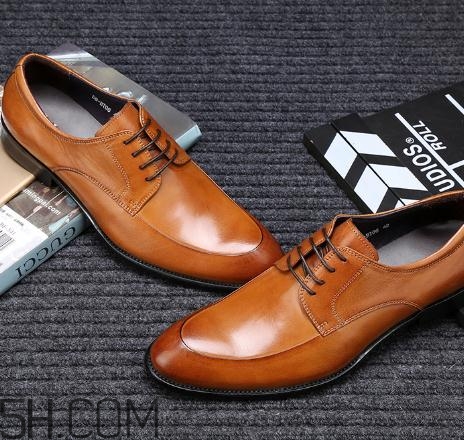 棕色皮鞋褪色怎么修復(fù)？棕色皮鞋掉色怎么補色？