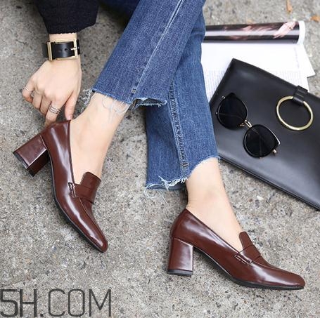 棕色皮鞋用什么顏色鞋油？棕色皮鞋怎么擦才能亮？