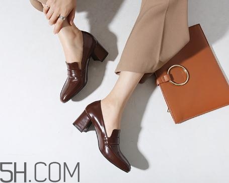 棕色皮鞋用什么顏色鞋油？棕色皮鞋怎么擦才能亮？